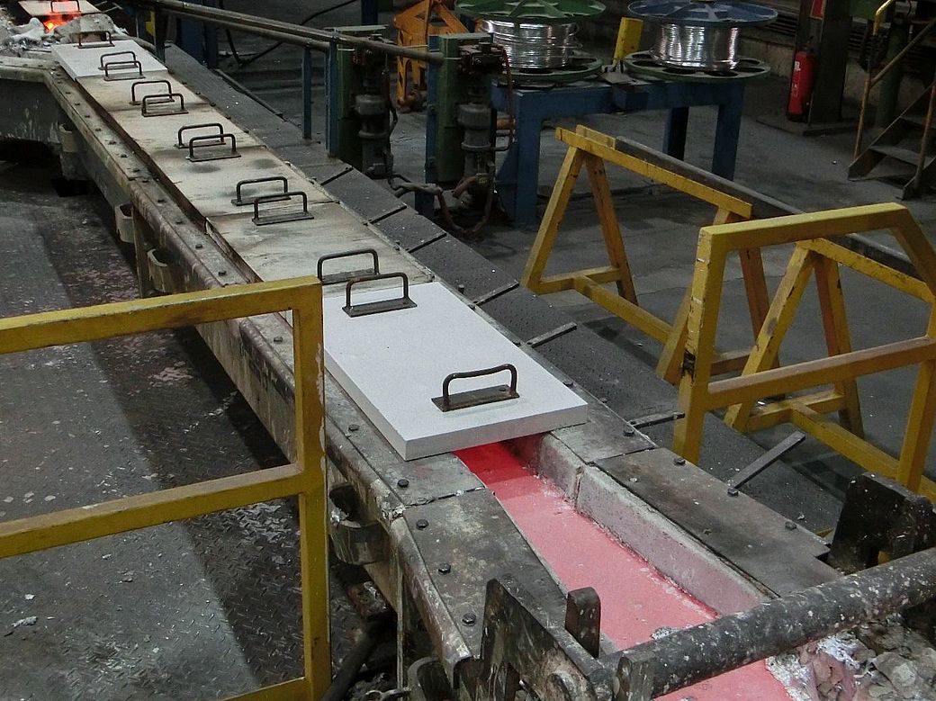 Rinnenabdeckung aus CALCAST CC 500 Rinnenabdeckung aus CALCAST CC 500